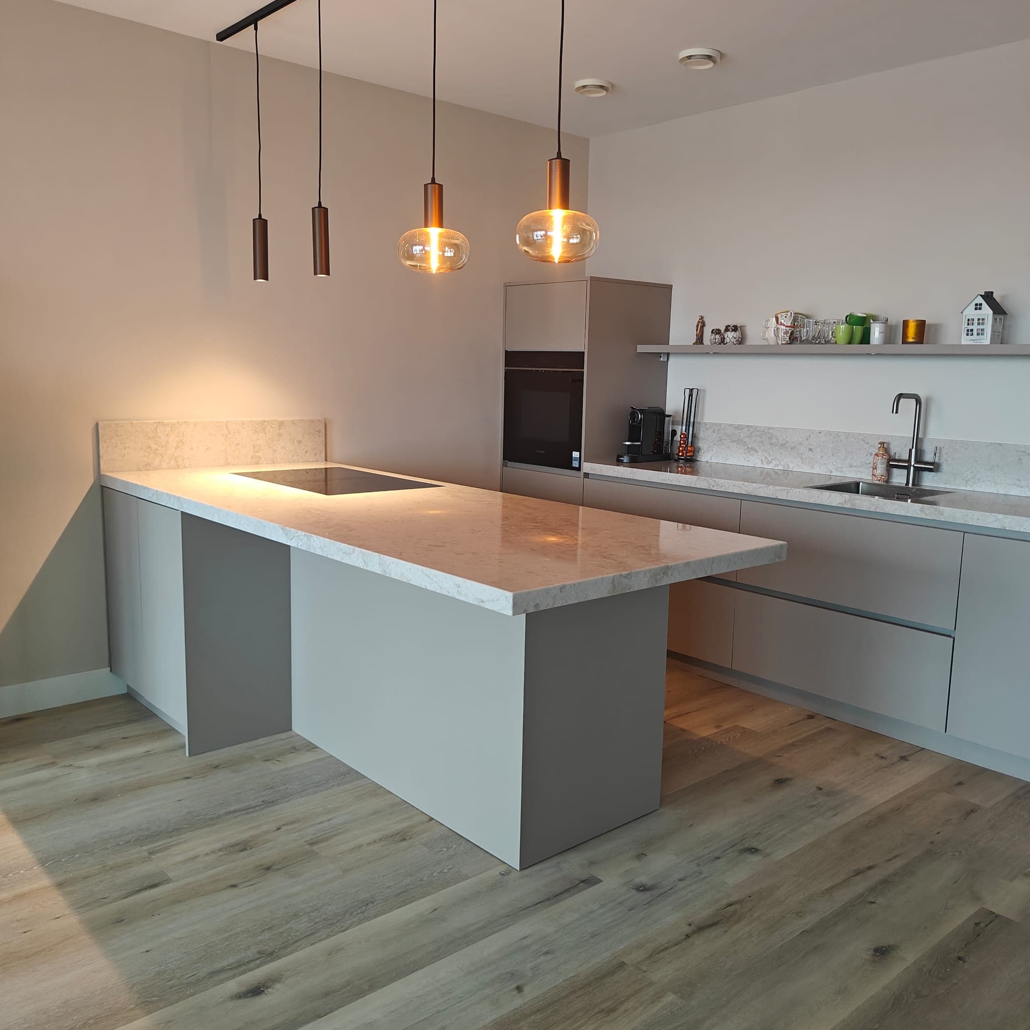 Exclusieve keuken met kookeiland op maat