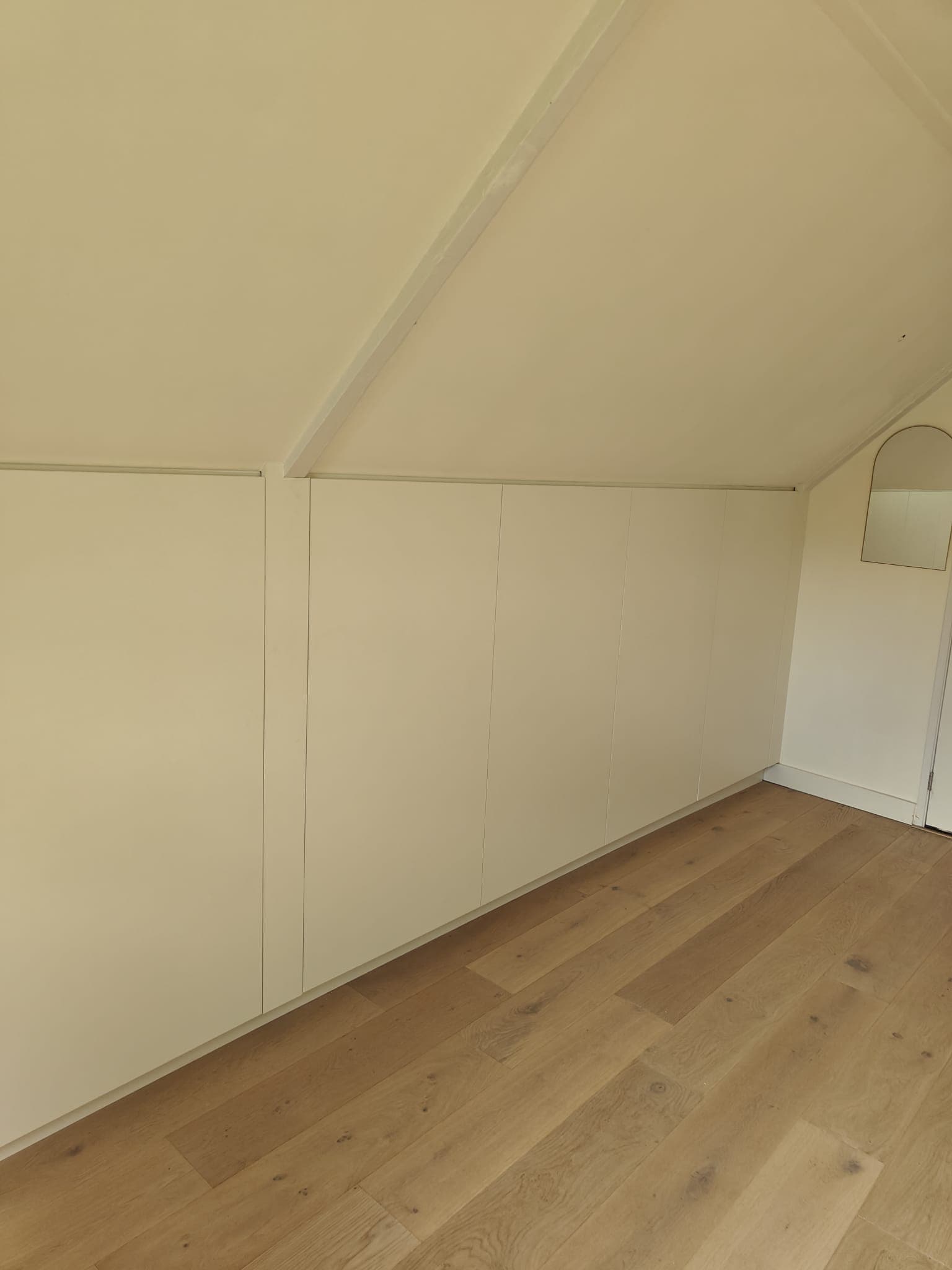 Ruime kledingkast op maat